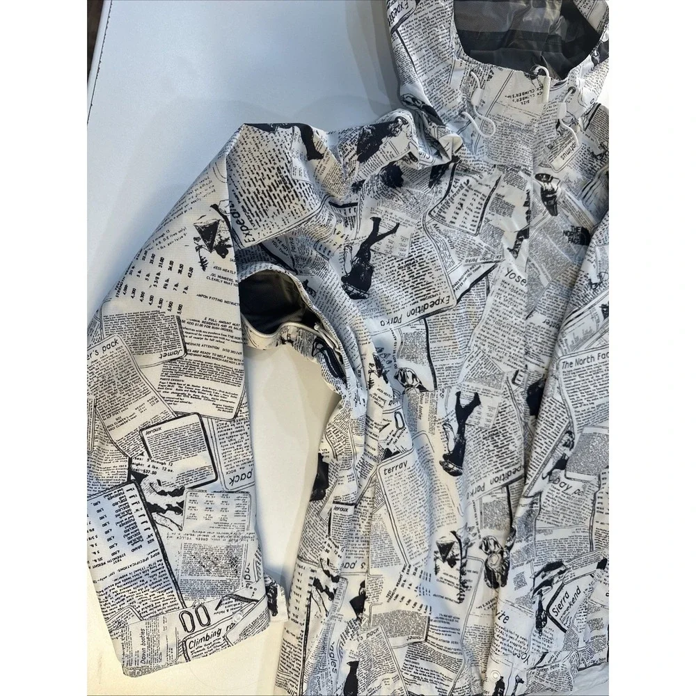 The North Face Women's Berrien Jacket Rare Newspaper Print Pristine Condition L‎